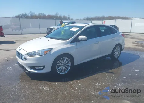 2016 Ford Focus Titanium z USA, uszkodzony, nr VIN 1FADP3J27GL359200